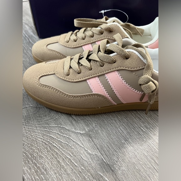 Madden Girl Women’s Kory Sneakers Size 6 Brand New - Picture 3 of 5